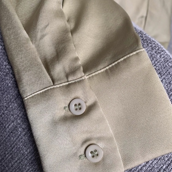 Bnwt pretty little thing size 8 satin sage green top - Picture 7 of 7